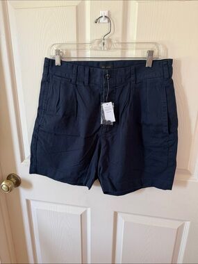 Todd Snyder Classic Navy Mid-Rise Shorts Sz 31.  New. Box10